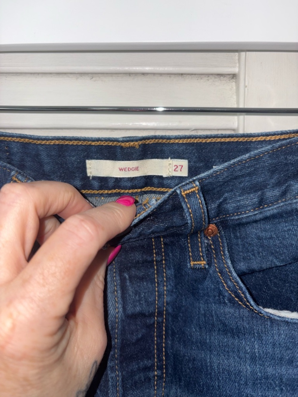 Levi’s Premium Wedgie Straight Jeans 27 High Rise Cropped Button Fly Medium Wash - Picture 3 of 7